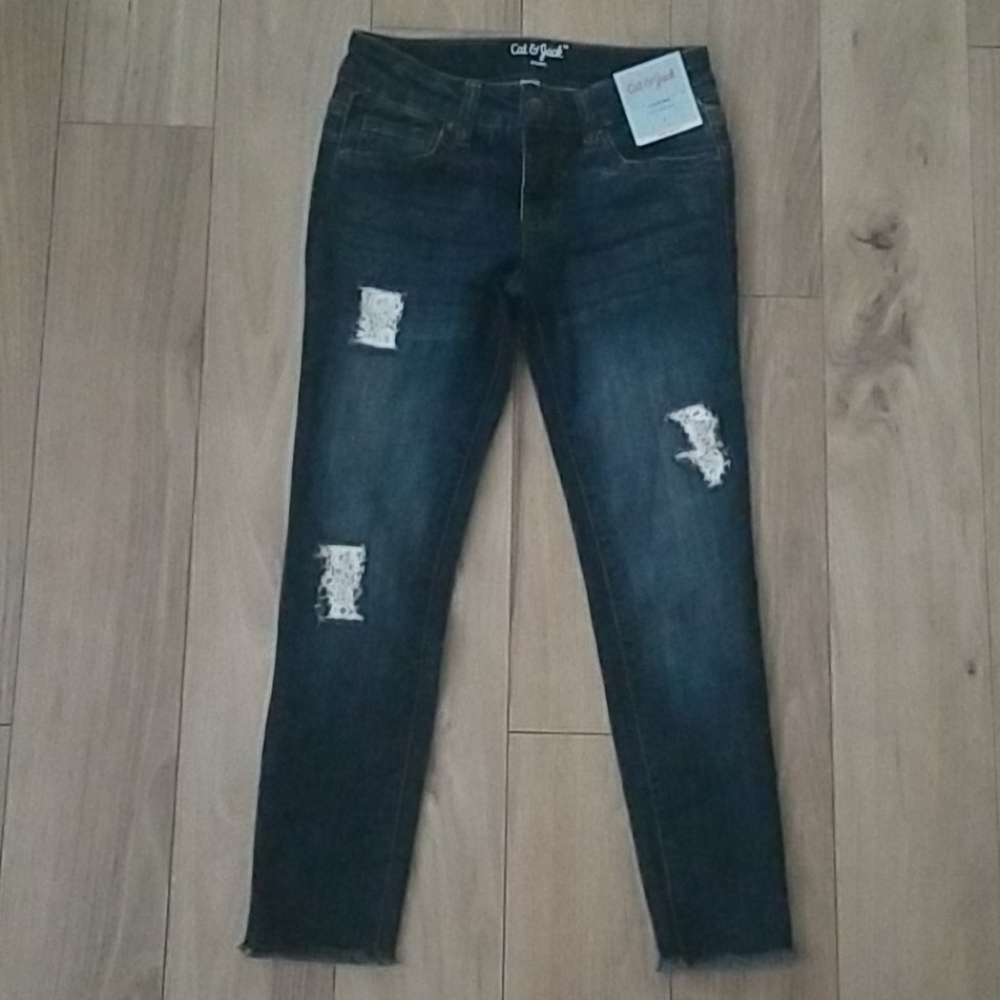 Desstressed cat and jack Jennings